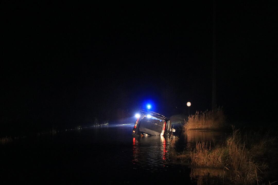 Betrunkener Autofahrer versinkt bei Bamberg in Hochwasser