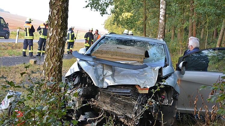 Glück im Unglück hatte die Autofahrerin bei einem Unfall zwischen Großbardorf und Großwenkheim.  Hanns Friedrich