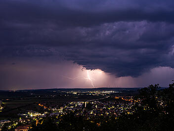 Starke Gewitter ziehen über Nordbayern