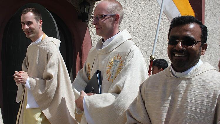 Beim Einzug. Foto: Veronika Schadeck