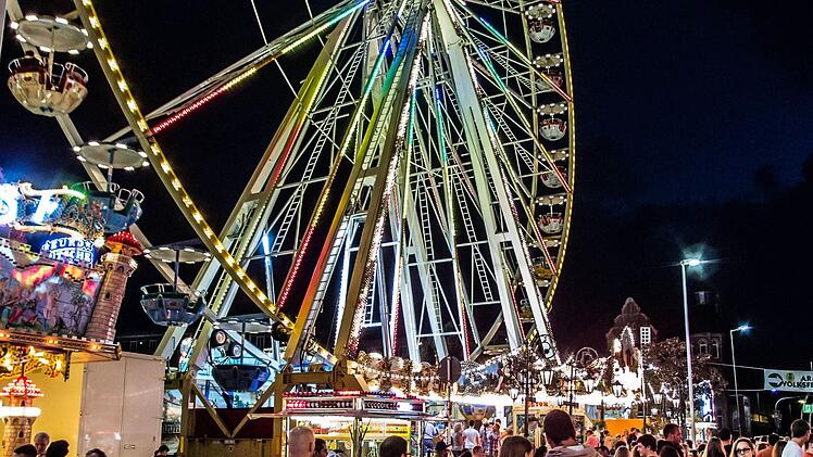 Coburg im Zeichen des 417. Vogelschießens auf dem Anger: Blickfang in diesem Jahr ist ein RiesenradFoto: Jochen Berger