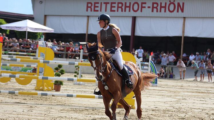 Sophia Booms (RSG Detter) auf Mara Villa.