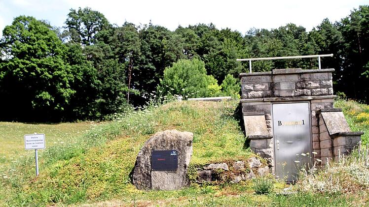 Die begehbare Brunnenstube liegt mitten in der Haßberglandschaft.  Foto: Günther Geiling