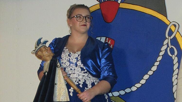 Im Rahmen des Ordensabends der Ha-Ka-Ge wurde die neue Prinzessin, "Jesika I. vom schwarzen Gold" inthronisiert.  Foto: Winfried Ehling
