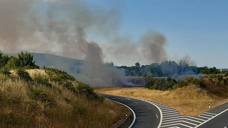 A73: Feuerwehr l&ouml;scht Fl&auml;chenbrand