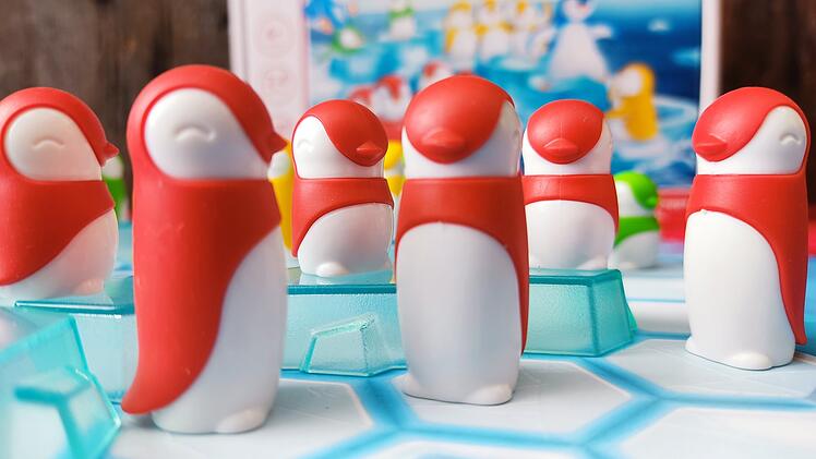 Kuschel-Kolonien im Test - knuffiges Kinder-Brettspiel mit Pinguinfamilien