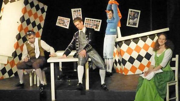 Die Kleinbürgerwelt in Schieflage in Goethes Jugendlustspiel "Die Mitschuldigen", wie sie das Fränkische Theater Schloss Maßbach beim 29. Theaterring im Kurtheater präsentierte. Foto: Gerhild Ahnert