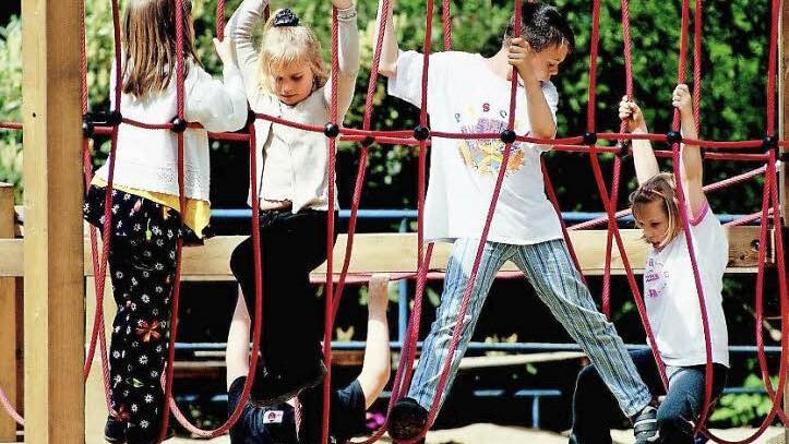 Die Guttenberger Kinder können sich freuen. Der Spielplatz an der Unteren Dorfstraße bekommt ein neues Klettergerüst. Symbolbild: Foto: TÜV Rheinland Group dpa