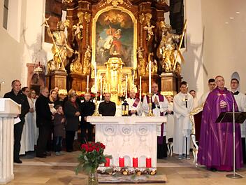 Mit einer feierlichen Zeremonie wurde die frisch restaurierte Kirche St. Georg wieder eröffnet. Johanna Blum
