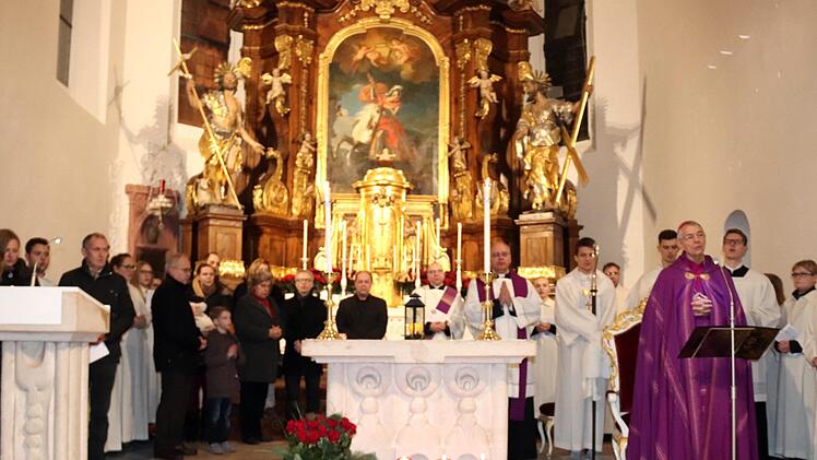 Mit einer feierlichen Zeremonie wurde die frisch restaurierte Kirche St. Georg wieder eröffnet. Johanna Blum