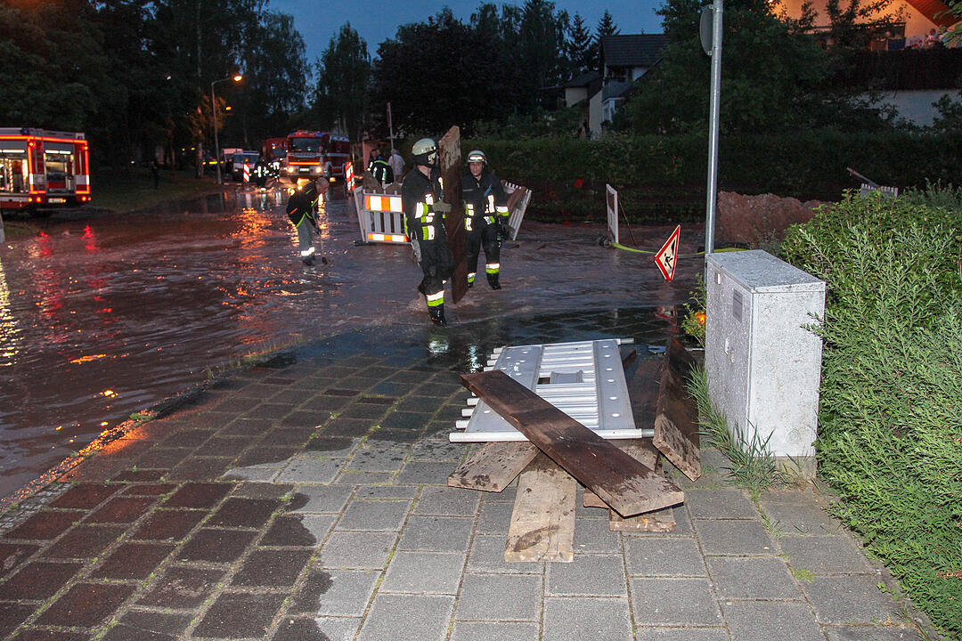 Nürnberg: Beschädigte Leitung setzt einen ganzen Straßenzug unter Wasser