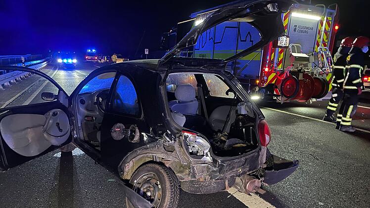 Kleinwagenfahrer wendet auf B4: Familienvater und sechs Kinder haben Gl&uuml;ck im Ungl&uuml;ck