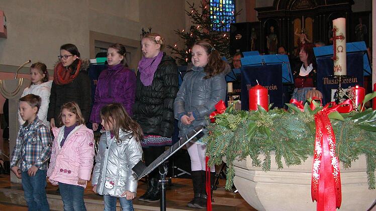 Der Kinderchor beim Konzert in der Haarder Kirche  Foto: Ewald Kiesel