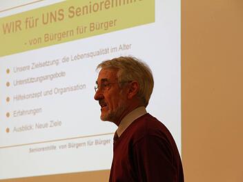 Mathias Abbé von "Wir für uns" referierte über die in Heroldsbach/Hausen gegründete Genos-senschaft. Foto: Mathias Erlwein