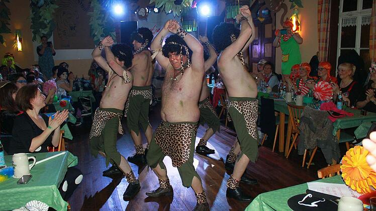 Die "Schie&szlig;er Feinribbd&auml;nzer" brachten die Damenwelt zum Johlen. Foto: Gerd Klemenz