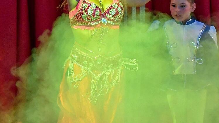 Janine Renz als Bauchtänzerin