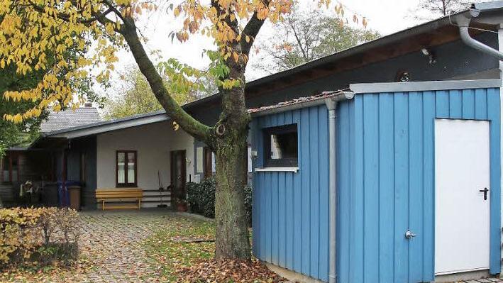 Der Container vor dem Kasendorfer Kindergarten wird bald Geschichte sein: Die "Arche Noah" wird saniert und erweitert. Der Marktgemeinderat hat dafür am Mittwochabend grünes Licht gegeben. Foto: Katharina Müller-Sanke