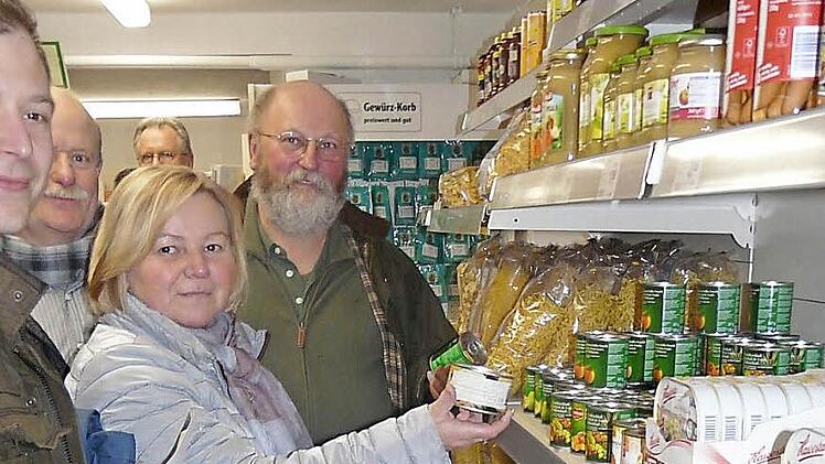 Der kleine Laden konnte den großen Kundenansturm zur Eröffnung kaum fassen. Fotos: Paul Pöhlmann