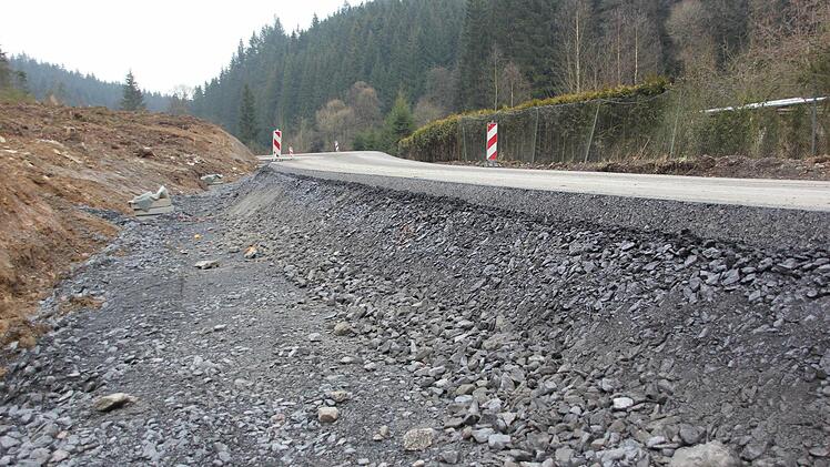 Der Aufbau der Straße ist hoch. Foto: Friedwald Schedel