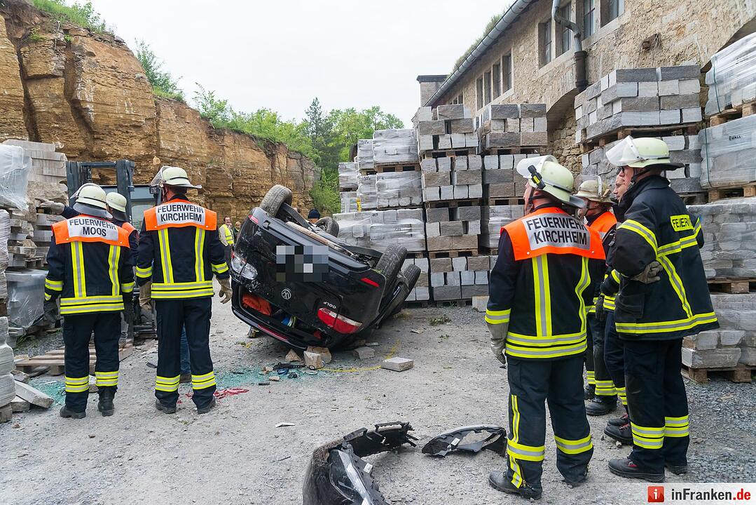 Tödlicher Unfall bei Geroldshausen: Pkw stürzt in Steinbruch