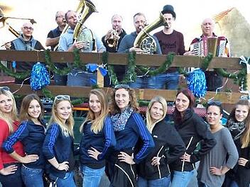 Hoch her ging‘s beim Kerwa-Umzug der Kupferberger Prinzengarde. Foto: Klaus-Peter Wulf