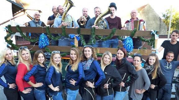 Hoch her ging‘s beim Kerwa-Umzug der Kupferberger Prinzengarde. Foto: Klaus-Peter Wulf