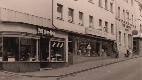 Über viele Jahrzehnte war Elektro-Knüttel neben der Bäckerei Löhmer in der Ludwigstrasse angesiedelt. Foto: Elektro-Knüttel