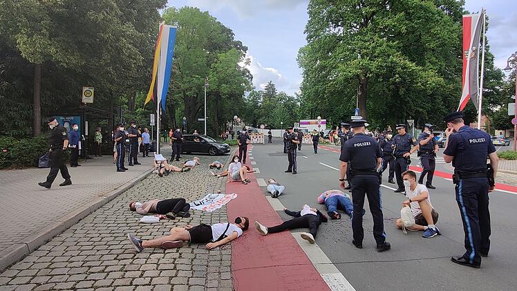 Protest in Bayreuth: Bei den Festspielen veranstalteten Klimaaktivist*innen eine Aktion.