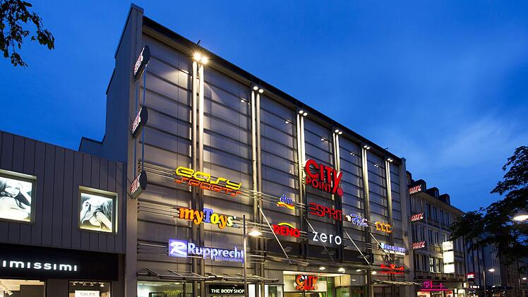 Nach nur 19 Jahren plant der Eigentümer des "City Point" bereits einen Neubau des innerstädtischen Shopping-Centers in der Nürnberger Karolinenstraße. Foto: Nikolas Pelke