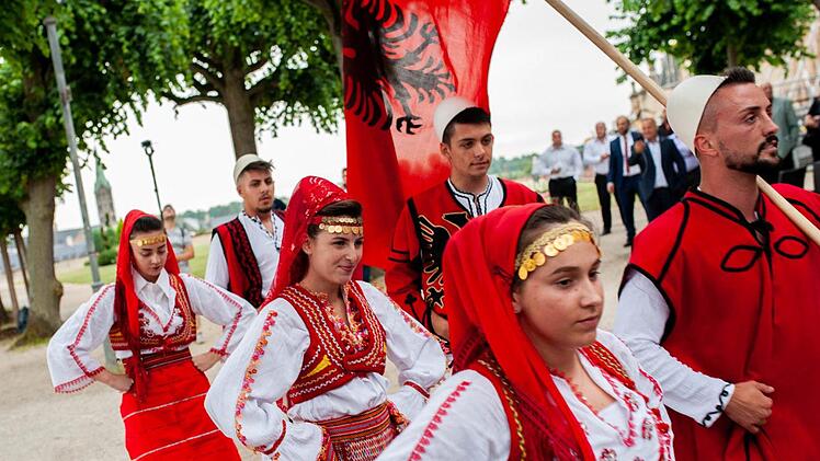 Mit einer  albanischen  Folkloregruppe  feierte   Dardania   am vergangenen Samstag ein  großes Fest.  privat