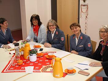 Über verschiedene Aktionen und die Anfänge der Hospizarbeit im Landkreis Haßberge berichteten (von links) Christine Menter, Monika Barth, Christina Gold, Claudia Stadelmann und Traudel Schulz.  Christiane Reuther