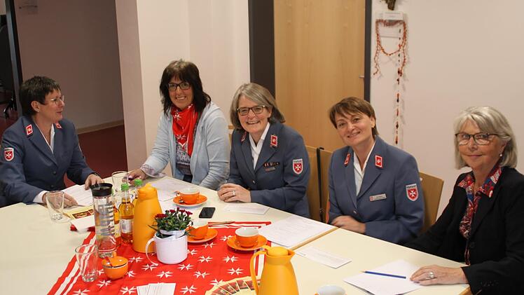 Über verschiedene Aktionen und die Anfänge der Hospizarbeit im Landkreis Haßberge berichteten (von links) Christine Menter, Monika Barth, Christina Gold, Claudia Stadelmann und Traudel Schulz.  Christiane Reuther