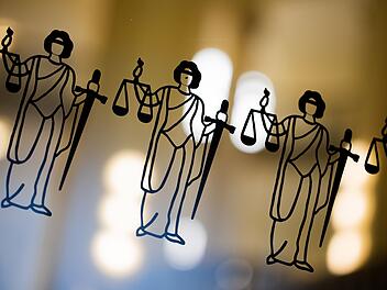 Frau t&ouml;tet pflegebed&uuml;rftige Mutter