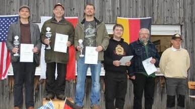 Siegerehrung offene Wertung, Klasse IV mit Prellschlag bis 7,5 Joule, von links Sven Flor (2.), Gerhard Einwag (Bayerischer Meister, Ebern), Frank Esser (3.), Alexander Wöller (4., Ebern), Torsten Hille (5.), Landessportleiter Horst Lehnert.