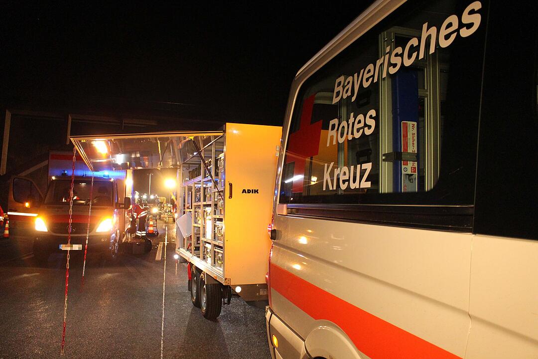 Tödlicher Lkw-Crash auf der A9: Lastkraftwagen kracht in Leitplanke