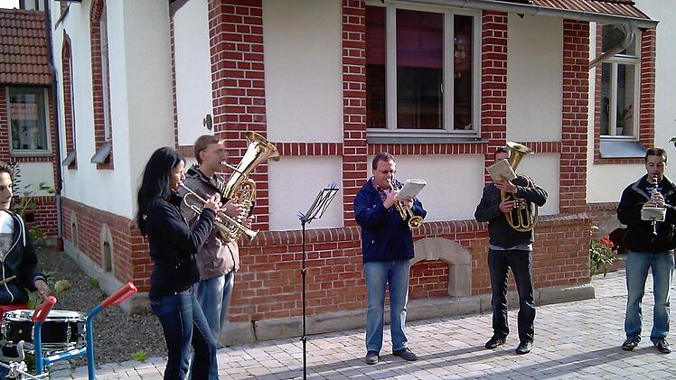 Die Ständchen von den Beiersdorfer Musikanten dürfen bei der Cortendorfer Kirchweih nicht fehlen.  Foto: Privat