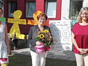 Bei der Verabschiedung (v. l.): Katja Franz (Koordinatorin der Frühkindlichen Familienbildung), Dagmar May (Leiterin des Amtes für Jugend, Familie und Senioren) und Verena Kratzer (Elterntrainerin des Programms PAT). Foto: privat