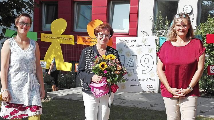 Bei der Verabschiedung (v. l.): Katja Franz (Koordinatorin der Frühkindlichen Familienbildung), Dagmar May (Leiterin des Amtes für Jugend, Familie und Senioren) und Verena Kratzer (Elterntrainerin des Programms PAT). Foto: privat