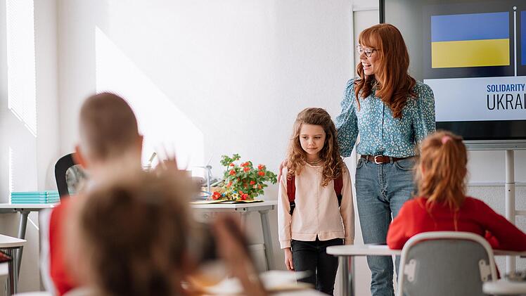 Ukrainische Kinder und ihre Lehrer an der Bad Kissinger Mittelschule durften wir leider nicht fotografieren, deshalb steht hier heute ein Symbolbild.Foto: Halfpoint, stock.adobe/Symbolbild
