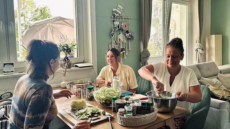 Nicole Adam (rechts, mit ihren T&ouml;chtern) versucht, ihre zwischenzeitlich verloren gegangenen Erinerungen wieder zu rekonstruieren.