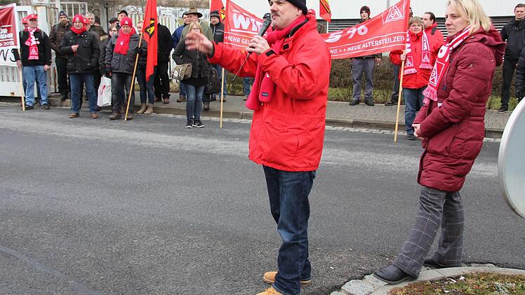 Sonja Meister und Matthias Gebhardt (von rechts) bei ihren Ansprachen.