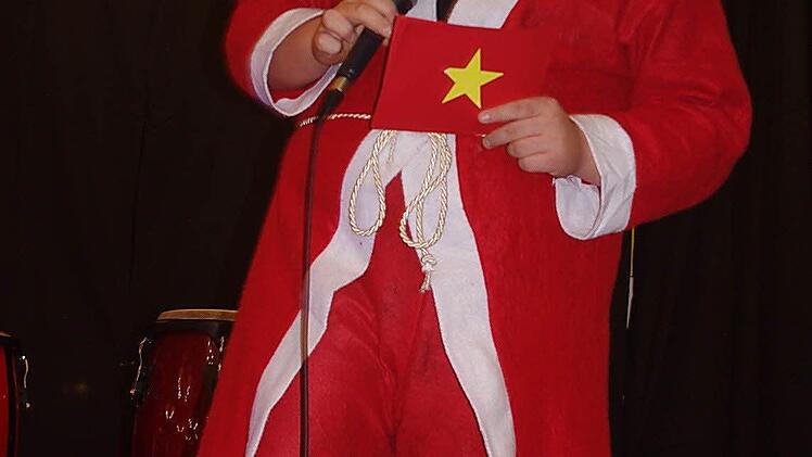 Der Nikolaus höchstpersönlich führte durch die vorweihnachtlichen Abende. Foto: Heike Schülein