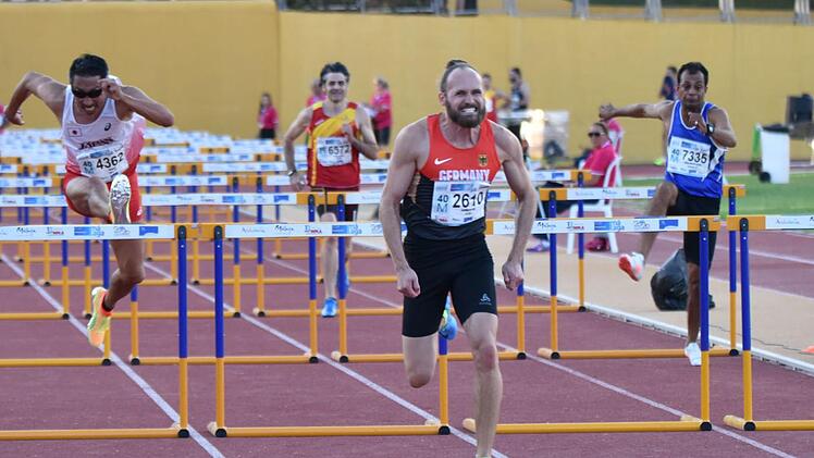 Jan Schindzielorz beim Endspurt über 110 Meter Hürden. Fotos: privat