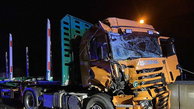 Auf der A9 bei Schnaittach ist ein Laster in das Heck eines Gefahrguttransporters gekracht.