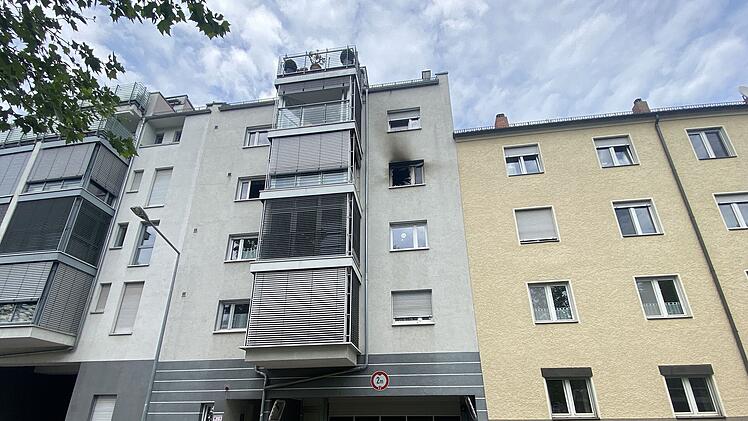 Eine Person verstirbt bei Wohnungsbrand