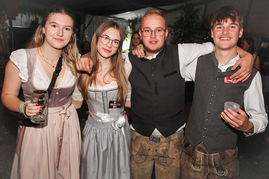 Gro&szlig;losnitz feiert!