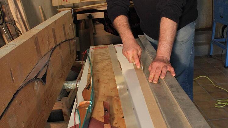 Die Wurfarme bestehen aus Furnier und Glasfaser und werden mit Epoxidharz verleimt.