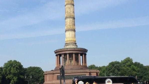 Das Schmittinger-Team vor der Siegessäule  Foto: Erlwein