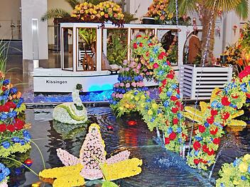 Sogar das Dampferle schwamm im Foyer des Regentenbaues mit Enten und Schwänen. Fotos: S. von Dobschütz