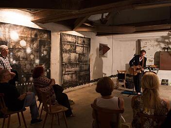 Düstere Bilder beschäftigen sich mit der Lebensfreude, denn nicht immer muss diese positiv behaftet sein, so der Gedanke.  Fotos: Barbara Herbst